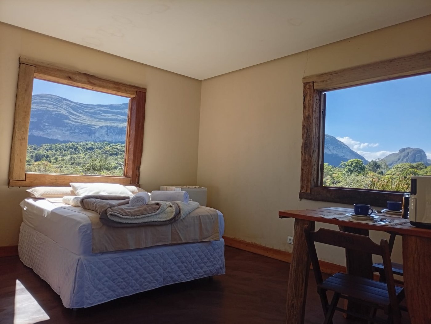 Quarto com vista para as montanhas
